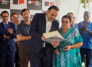 Governo de SP entrega títulos de regularização fundiária e moradias no Vale do Paraíba