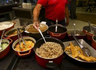 Refeição em restaurantes por quilo fica 30% mais cara em três anos