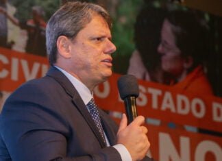 Defesa Civil de SP faz 47 anos e presta homenagem a agentes que socorreram vítimas das chuvas