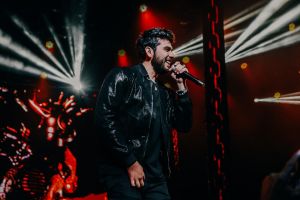 Gustavo Mioto inicia turnê “Conexão” com super produção e show esgotado em São Paulo