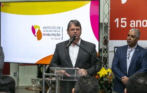 Pesquisa com exoesqueleto robótico de SP pode expandir o uso por pessoas com paraplegia