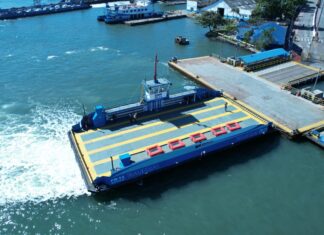 Governo investe de R$ 3,9 milhões e entrega balsa reformada na Travessia Santos-Guarujá