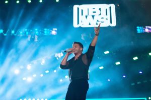 Wesley Safadão faz história com TBT do Safadão em Fortaleza e canta para mais de 40 mil pessoas na Arena Castelão