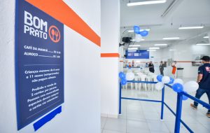 Bom Prato: ação de consumo consciente troca lâmpadas tradicionais por modelos de LED