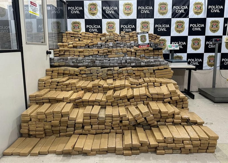 Tijolos-de-maconha-Denarc