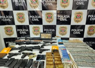Polícia de SP prende dupla investigada por estelionato em posse de fuzis no RJ