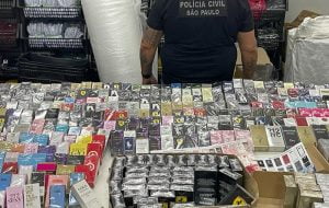 Operação apreende mais de mil roupas e 3 mil perfumes falsificados em Guarulhos
