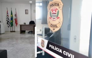 Polícia Civil prende suspeitos de integrarem gangues de roubos a carros e pedestres