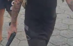 Integrante de facção que ‘desfilava’ com pistola é preso em casa de luxo no Guarujá