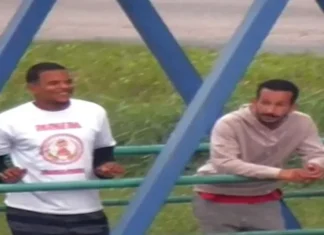 Homem arma assalto contra ex para ter acesso a mensagens no celular