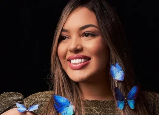 Corpo de fotógrafa que fez ensaio de filha de Neymar e Bruna Biancardi é enterrado no ABC Paulista; amigos usaram rosa na despedida