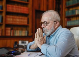 Presidente Lula conversa com o presidente da Autoridade Palestina