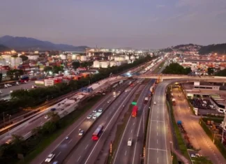 SP: Adolescente sobe em viaduto para fazer selfie, cai e morre atropelado