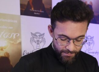 Padre Renato Fernandez Lança Livro ‘Dons Carismáticos’