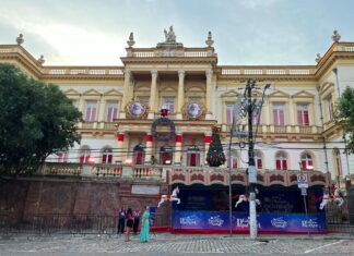Mundo Encantado do Natal: Semig instala placas solares na Fábrica do Papai Noel em Manaus