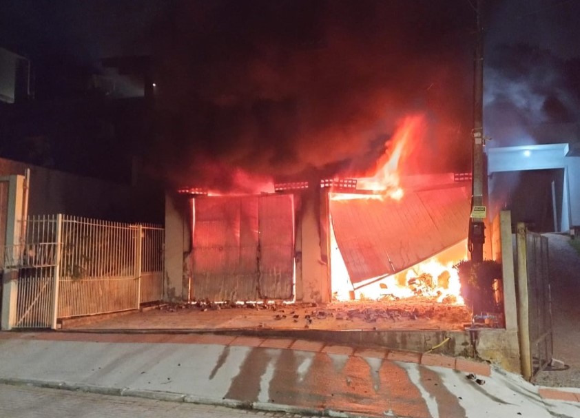 incendio-carro-eletrico.jpg
