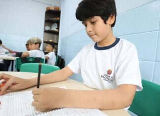 Estudantes da rede municipal de ensino melhoram em Português e Matemática no Saresp