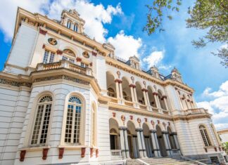 Abre e fecha na Páscoa e Tiradentes: confira o funcionamento dos serviços estaduais