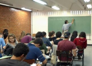Justiça determina funcionamento de todas as escolas com 70% dos profissionais em liminar pedida pela Prefeitura