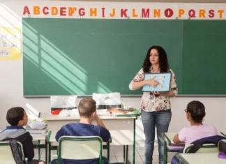 Inscrições de processo seletivo para mais de 5 mil vagas de professores do Ensino Médio Técnico vão até dia 11