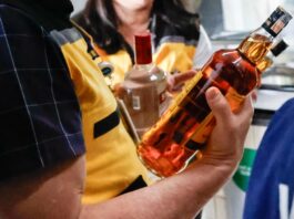Conheça sinais e sintomas de alerta para intoxicação por metanol e saiba como tratar