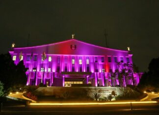 Palácio dos Bandeirantes se ilumina de lilás em apoio à conscientização sobre o Alzheimer