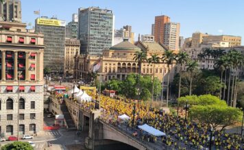 Em clima de festa, Passeio Ciclístico da Virada Esportiva leva milhares de pessoas para ruas do Centro Histórico