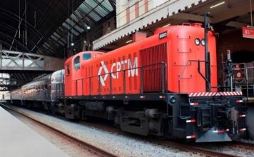 Dos trilhos da vida aos comandos da cabine do trem: Letícia Feijó celebra 16 anos como maquinista na CPTM