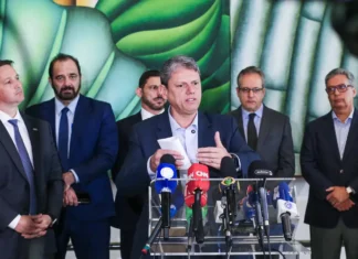 Tarcísio de Freitas sanciona projetos de lei que modernizam carreiras das polícias Civil e Militar