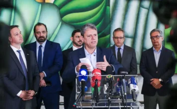 Tarcísio de Freitas sanciona projetos de lei que modernizam carreiras das polícias Civil e Militar