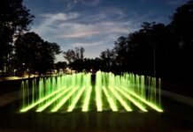 Prefeitura inaugura fonte d’água com iluminação colorida no Parque do Carmo