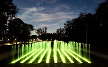 Prefeitura inaugura fonte d’água com iluminação colorida no Parque do Carmo