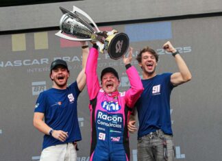 Aos 53 anos, Rubens Barrichello é campeão da NASCAR Brasil