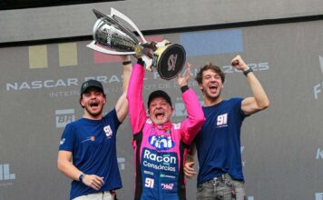Aos 53 anos, Rubens Barrichello é campeão da NASCAR Brasil