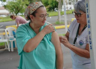 Vacina contra a dengue do Instituto Butantan começa a ser aplicada na população de Botucatu