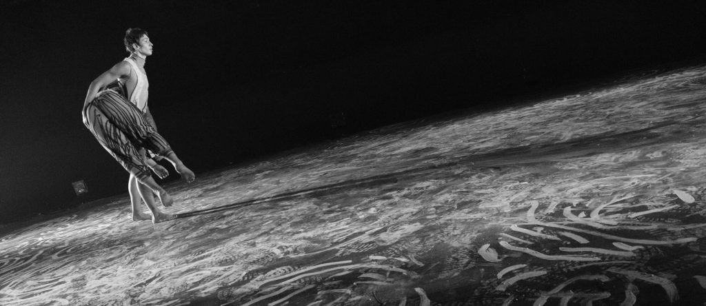 20260226_Tusp-O-Mar-nao-me-obedece-Foto-Divulgacao-Cia-Passaro-de-Pressagio-scaled-1-e1772197845927-1024x444