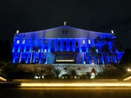 Palácio dos Bandeirantes recebe iluminação azul em apoio ao Dia Mundial de Conscientização do Autismo em SP
