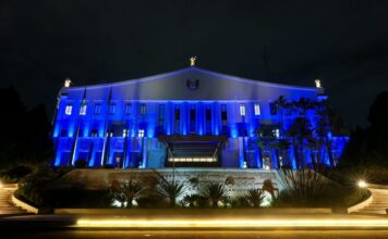 Palácio dos Bandeirantes recebe iluminação azul em apoio ao Dia Mundial de Conscientização do Autismo em SP