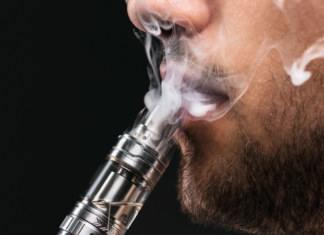 Consumo de cigarros eletrônicos cresce entre jovens; veja impactos à saúde e formas de tratamento
