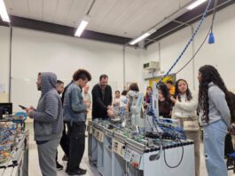 Projeto Somando com o Futuro leva adolescentes à Fatec e amplia perspectivas de futuro profissional