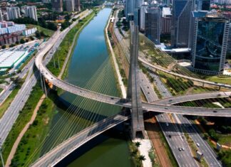 Limpeza do Pinheiros ganha reforços com novas embarcações e aumento de até 20% na coleta do lixo flutuante