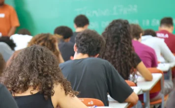 Vestibular 2027: Fuvest lança Guia de Carreiras para auxiliar candidatos na escolha da profissão