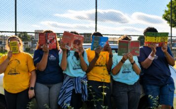 Jovens da Zona Leste usam as redes sociais para aproximar estudantes da leitura