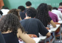 Mais de 100 mil candidatos fazem a primeira fase da Fuvest neste domingo; veja horários e regras da prova